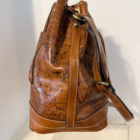 NWOT Patricia Nash Wilmslow Drawstring Bag Signature Map - Picture 11 of 14